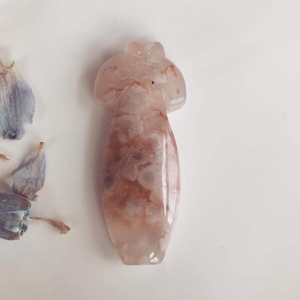 Flower Agate “Qipao” dress carving